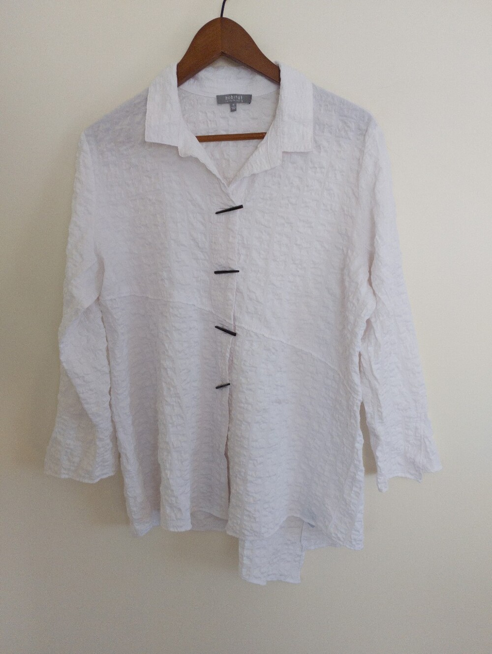 HABITAT Clothes to Live In White Crinkle Seersucker Toggle Button Up Shirt Top M